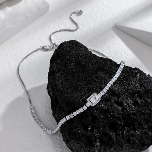 ❤️🆕 Women’s Silver-plated Cubic Zirconia diamond adjustable Tennis Necklace - Picture 2 of 4